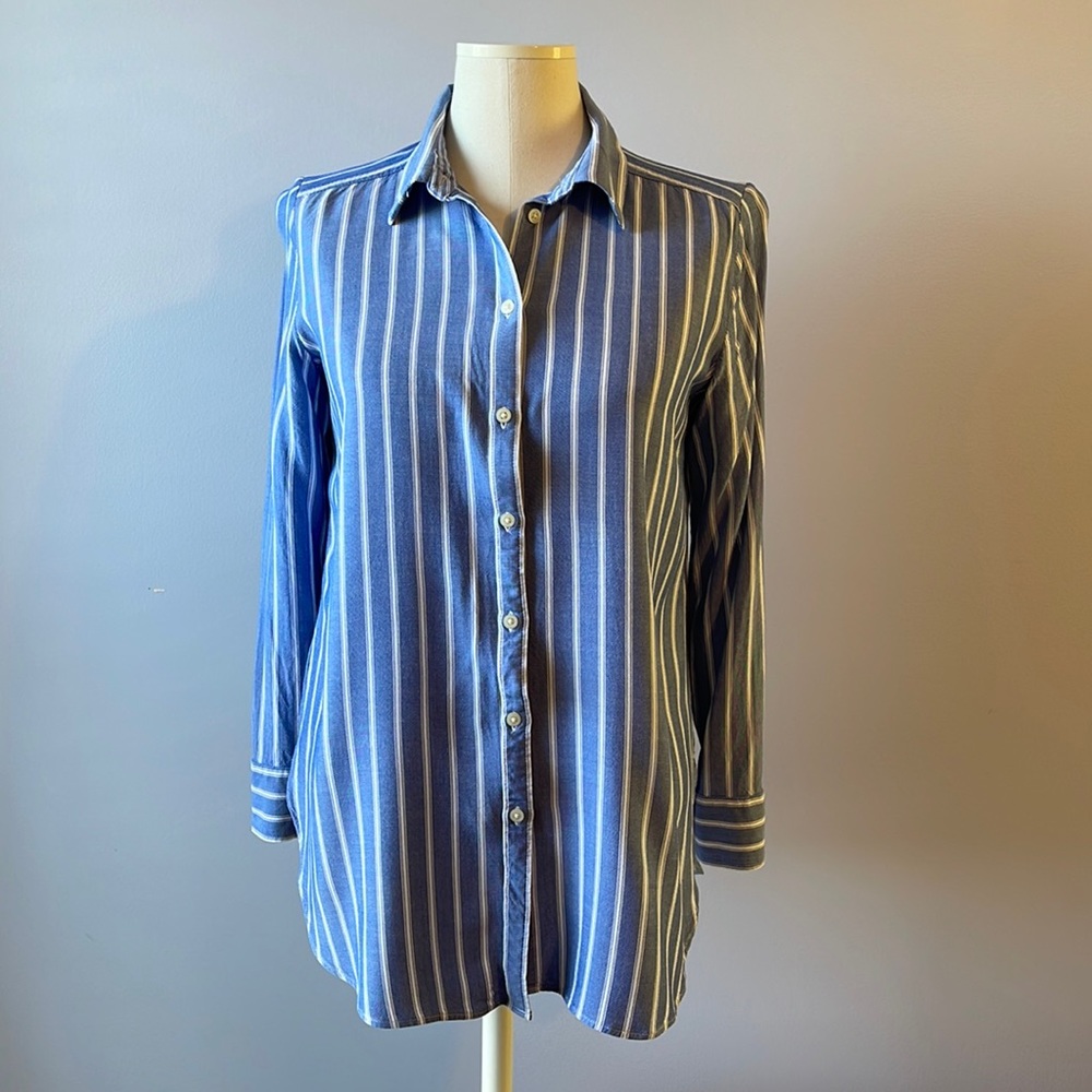 LOFT BLUE & WHITE STRIPED BUTTON DOWN BLOUSE